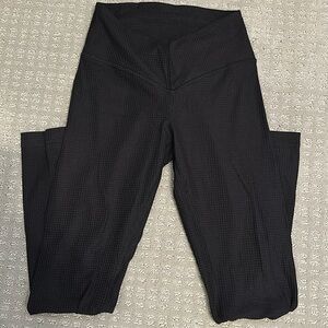 Rare great condition Lululemon V-Waist yoga tight 25” grid texture black size 4